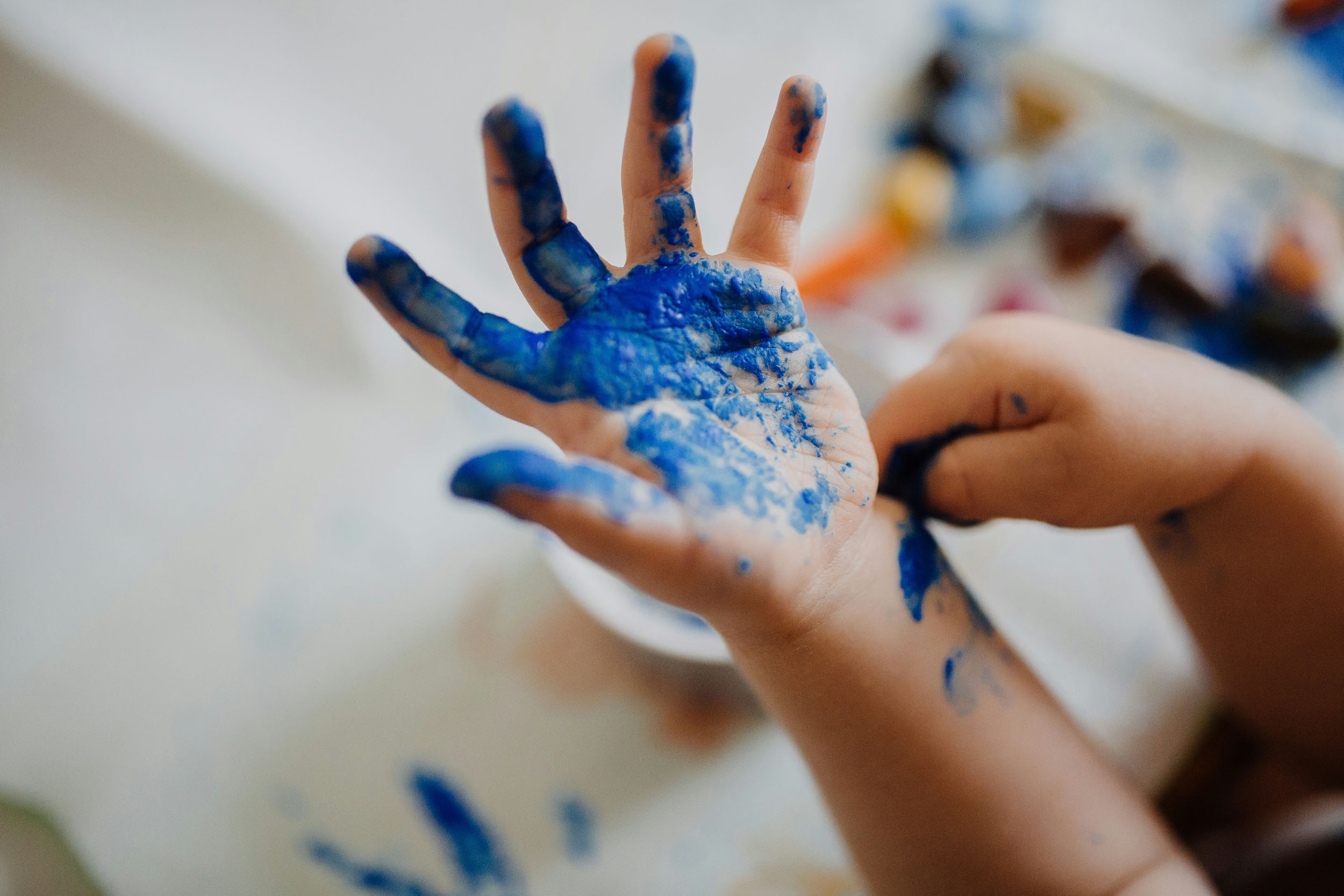 hand_mit_farbe